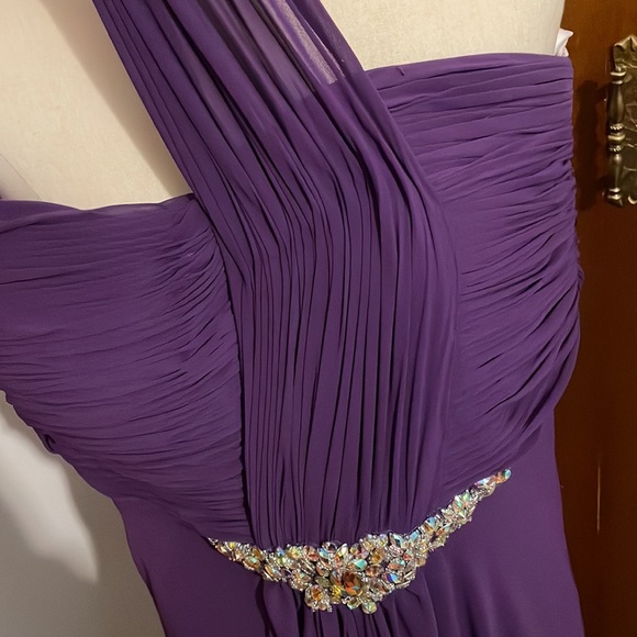 Purple one shoulder gown - Picture 3 of 7
